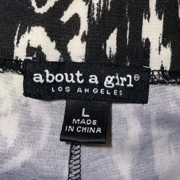 •ABOUT A GIRL•NWOT BLACK & WHITE ABSTRACT PATTERN SKORT SIZE LARGE - Picture 5 of 8
